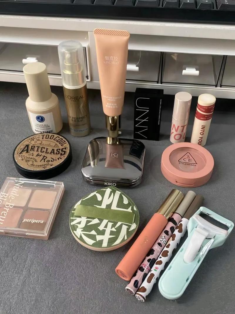 普通女生不踩雷的1套精簡(jiǎn)化妝品日常用品